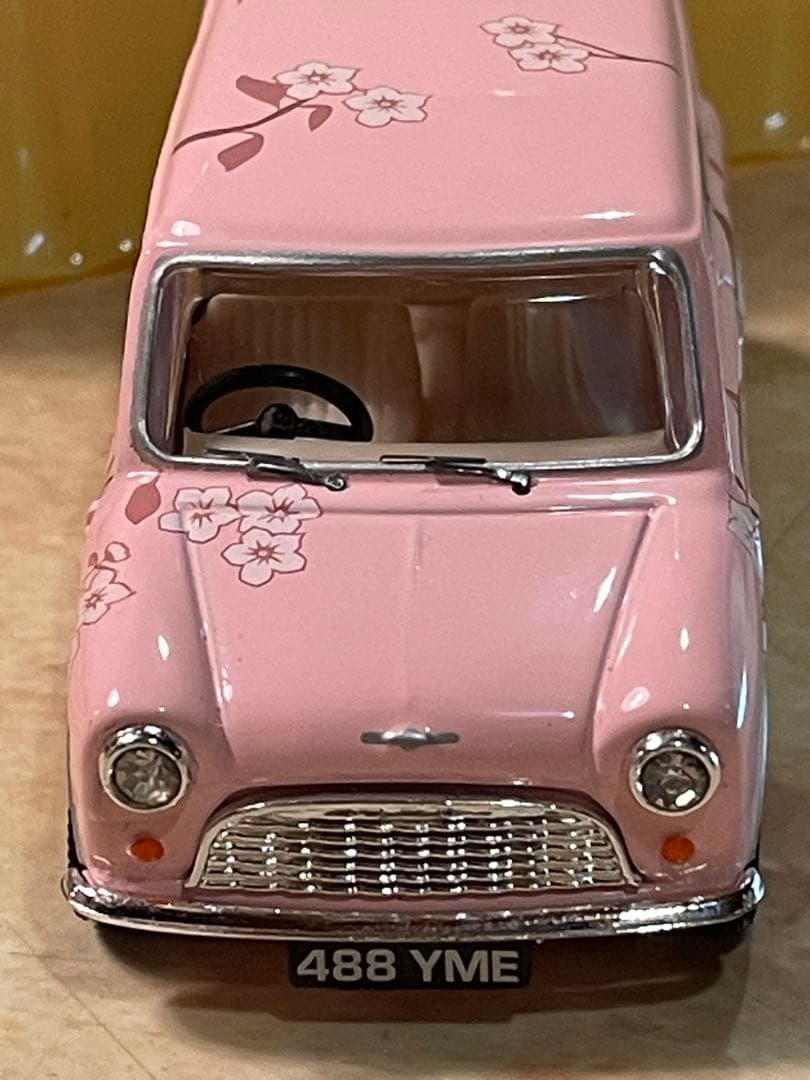 Vanguards 花柄デザイン ピンクミニカー