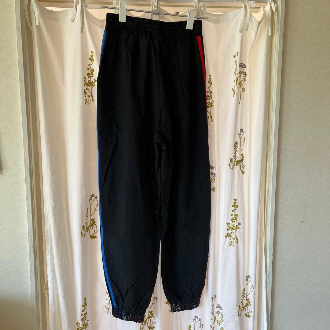 adidas トレーニングパンツ 黒 ストライプ