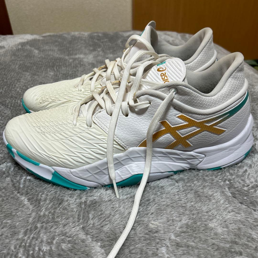 ASICS アンプレアレスロー　28センチ