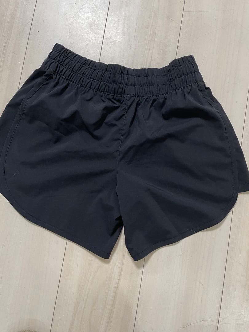 NIKE、ニューバランス　adidasランニングパンツ　3枚
