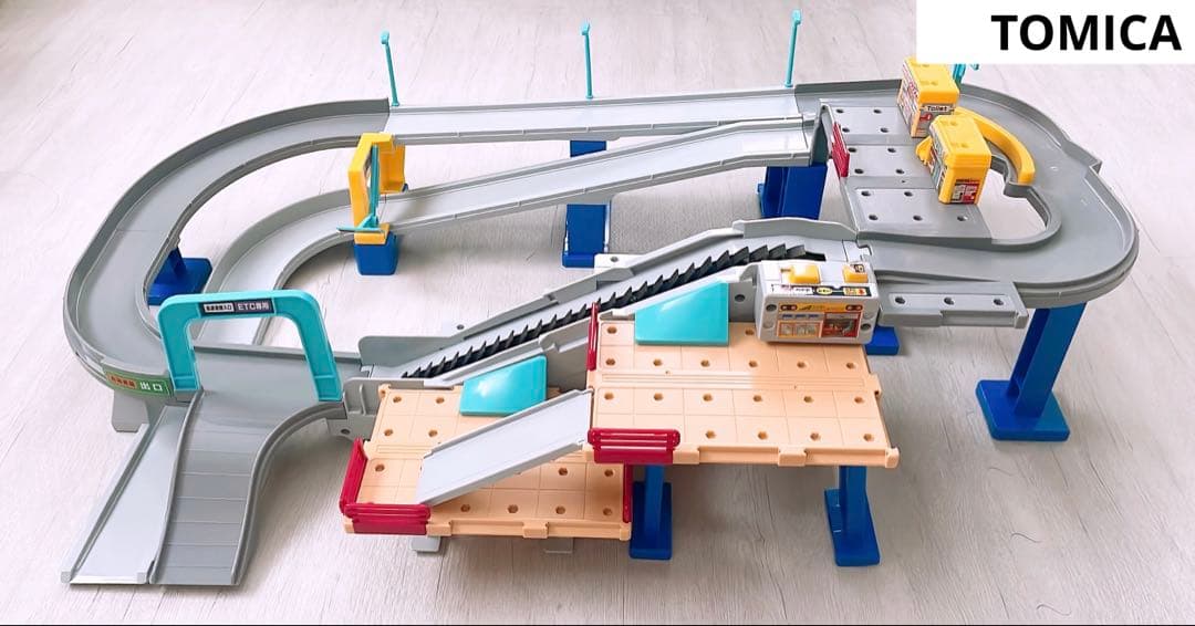 まとめ売り　トミカミニカー50台とレールセット　おまけ付き　収納BOX かるた