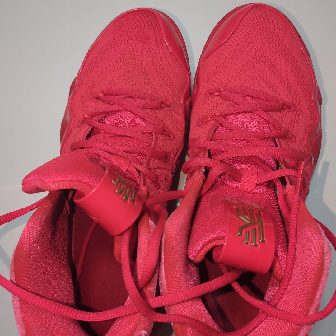 Nike Kyrie 4 “Red Carpet” スニーカー