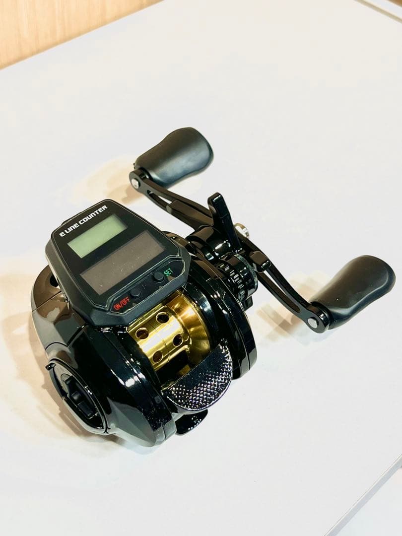 ベイトリール ラインカウンター付　デジタルディスプレイ搭載　ソーラー充電可　釣り
