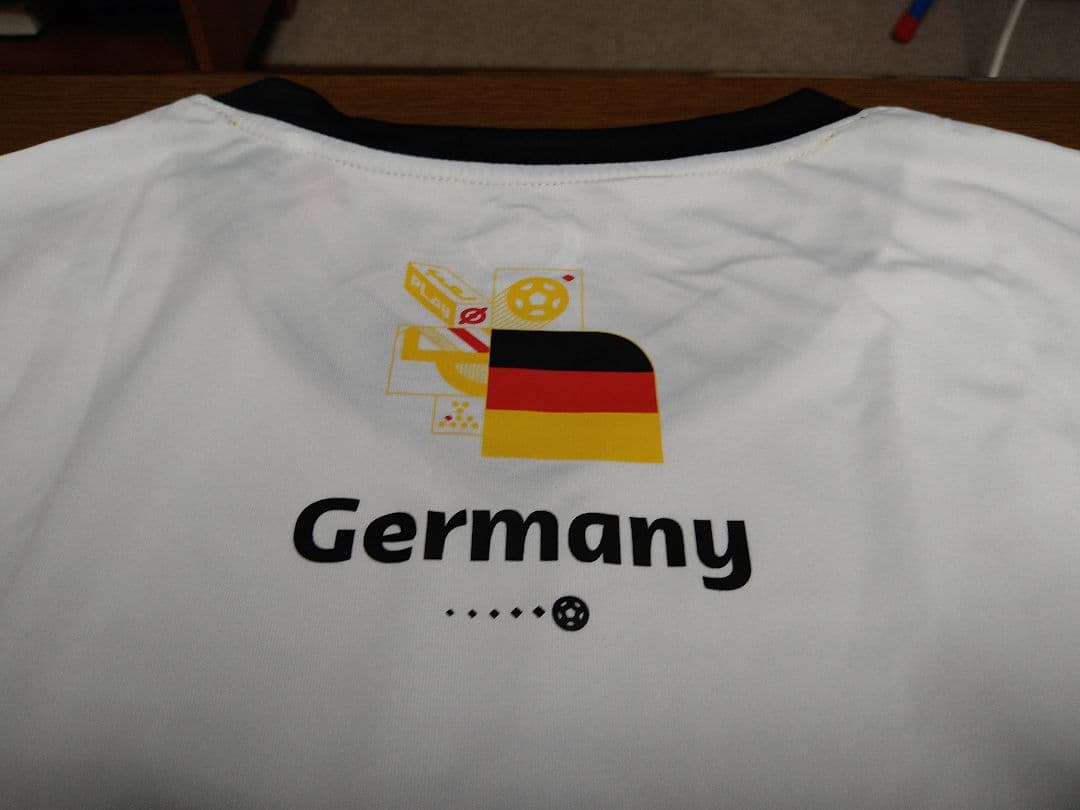 【新品】2022年 サッカー FIFAワールドカップ ドイツ代表ポロシャツL
