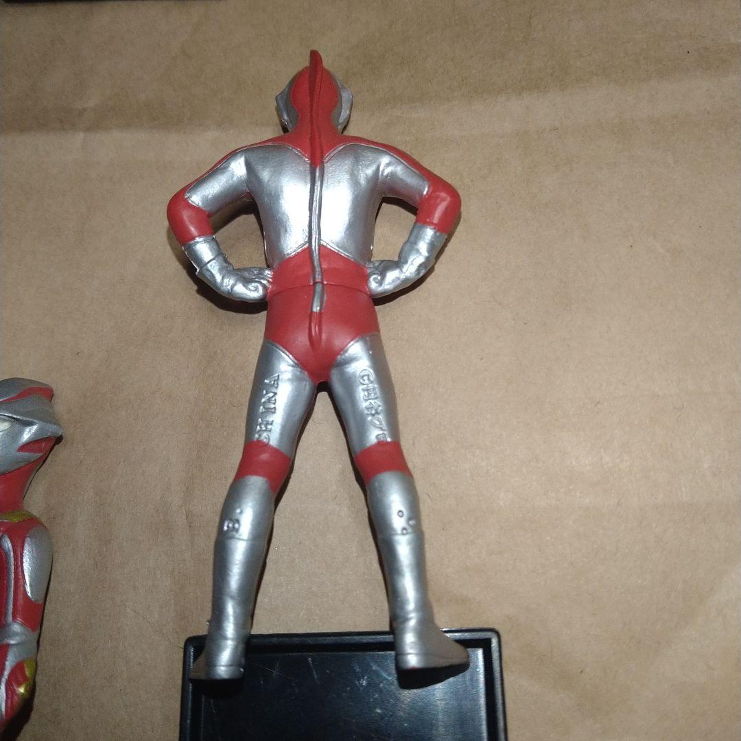 ウルトラマン　ミニフィギュア　11種セット　台座付き