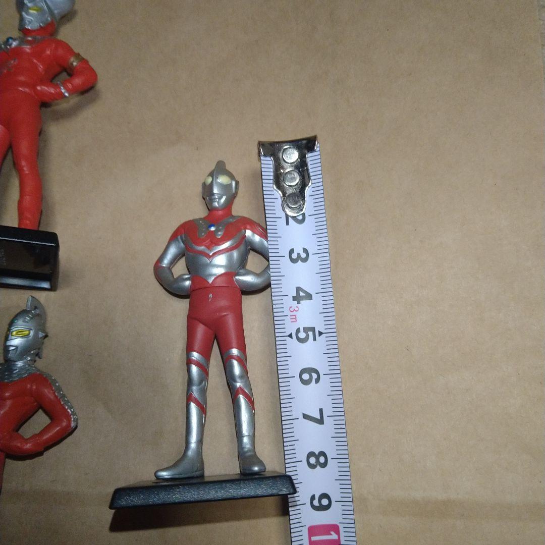 ウルトラマン　ミニフィギュア　11種セット　台座付き