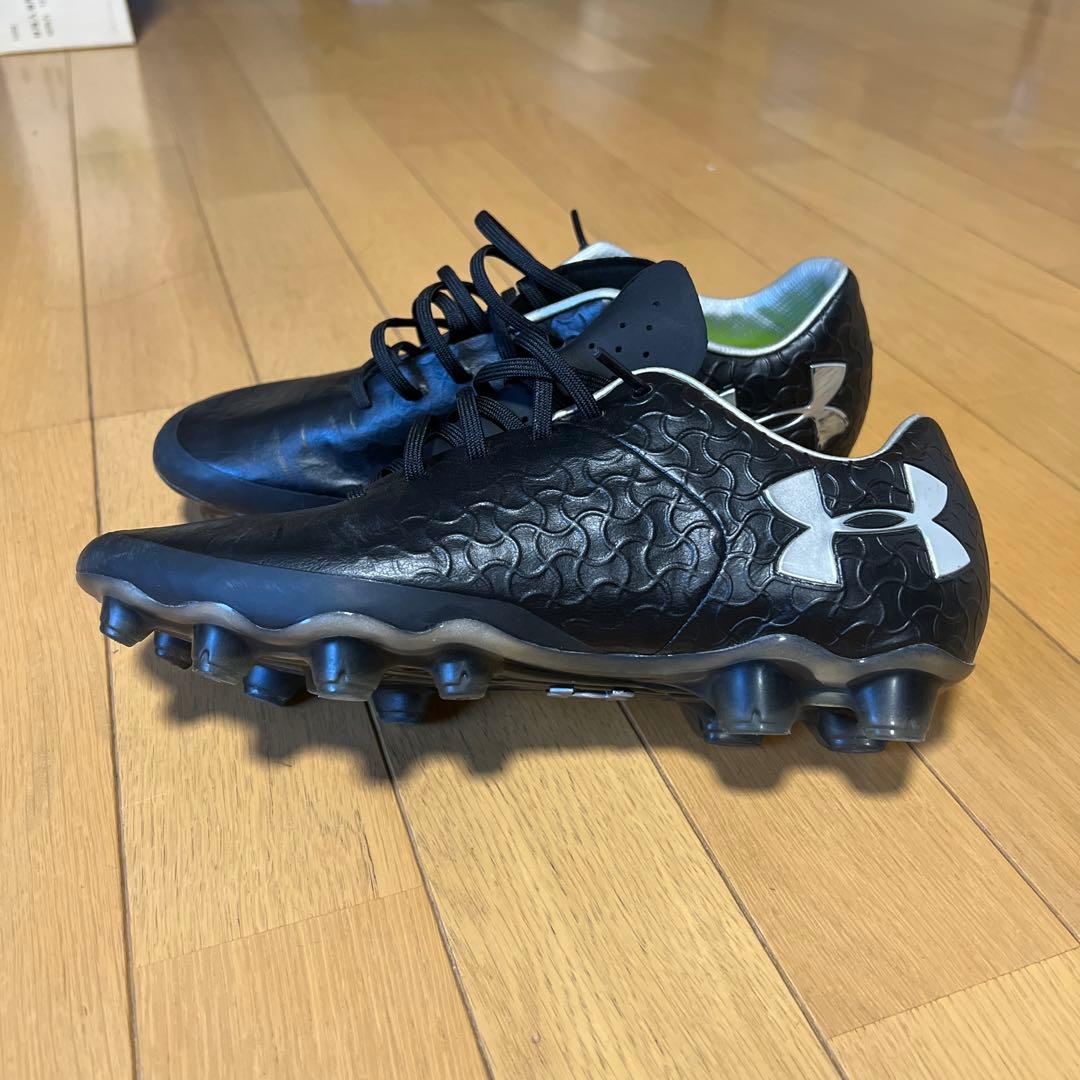 アンダーアーマーサッカースパイク