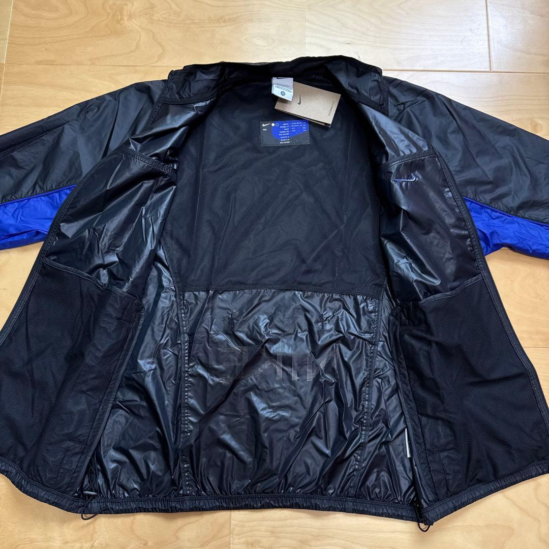 NIKE ランニングジャケット　ウィンドブレーカー　軽量　黒青ブラック　L 新品
