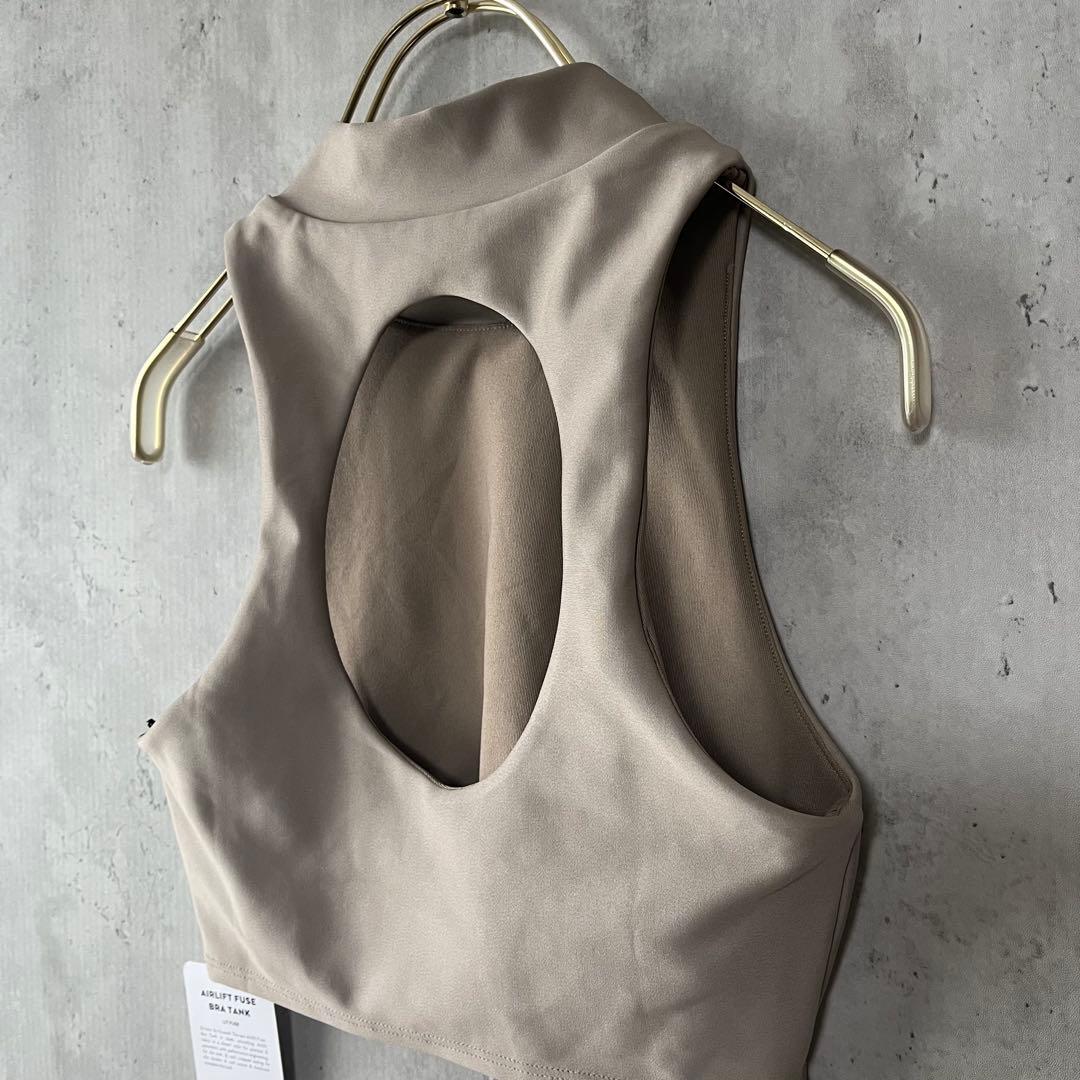 【新品】Alo Yoga アロヨガ　alo エアリフトヒューズブラタンク
