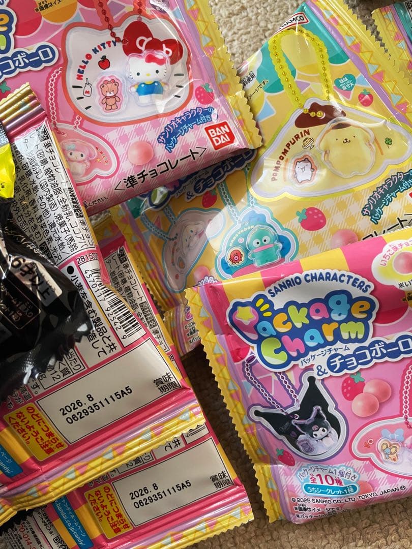 19発送可〜最終お値引き⭐︎サンリオ パッケージチャーム＆チョコボーロ 10個