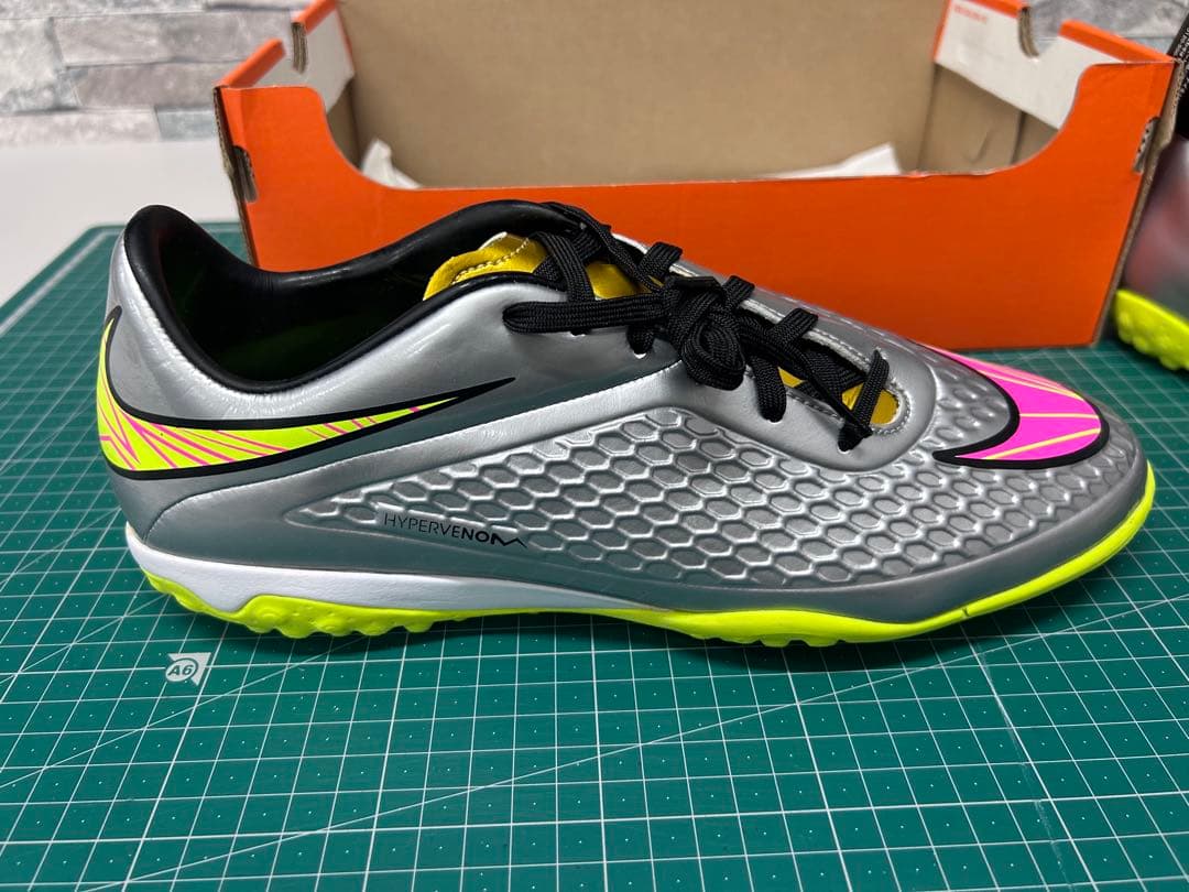 Nike Hypervenom サッカーシューズ シルバー/ピンク/ライム