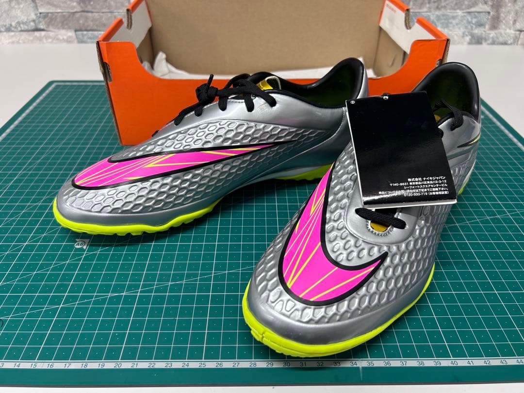 Nike Hypervenom サッカーシューズ シルバー/ピンク/ライム