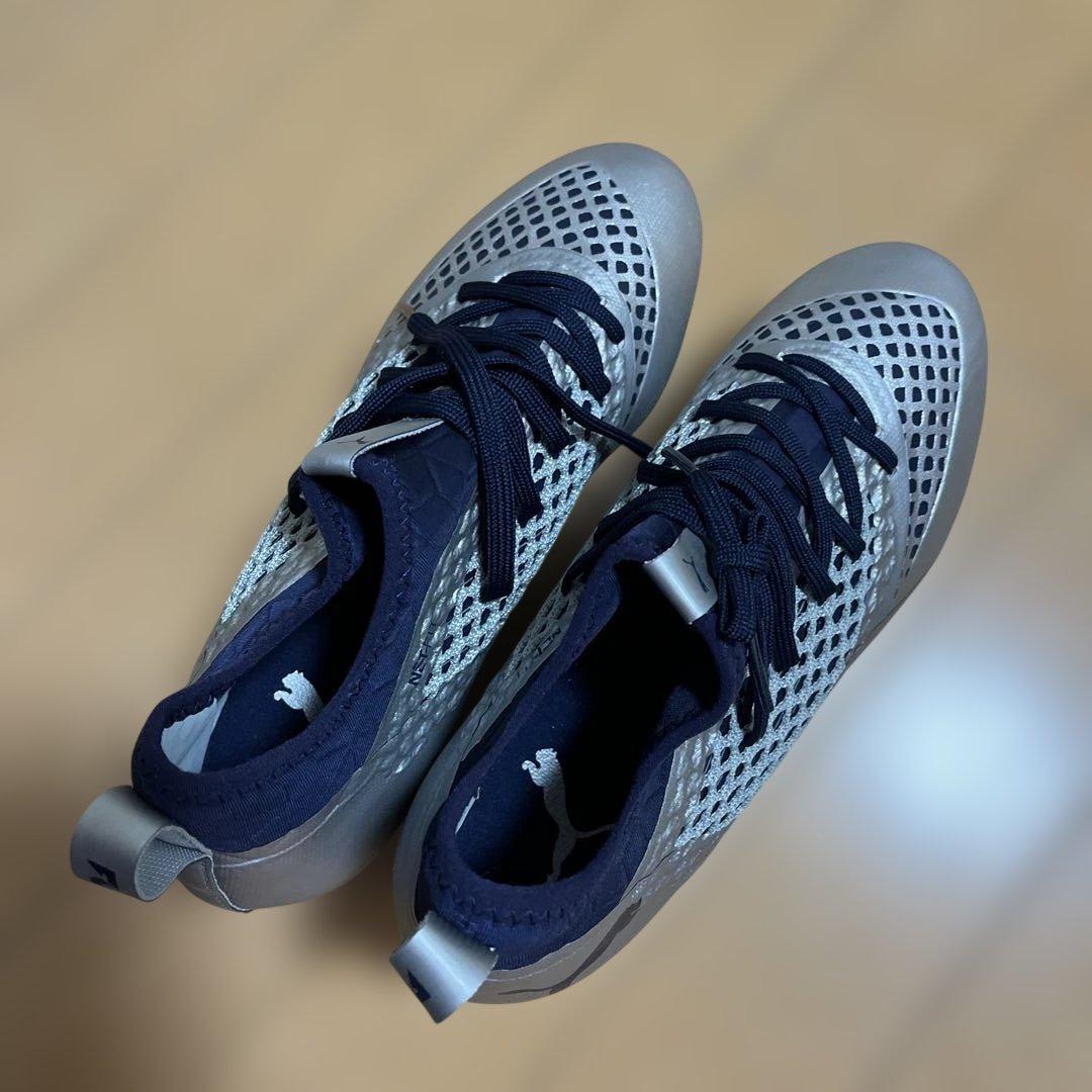Puma サッカーシューズ シルバー/ネイビー25.5センチ