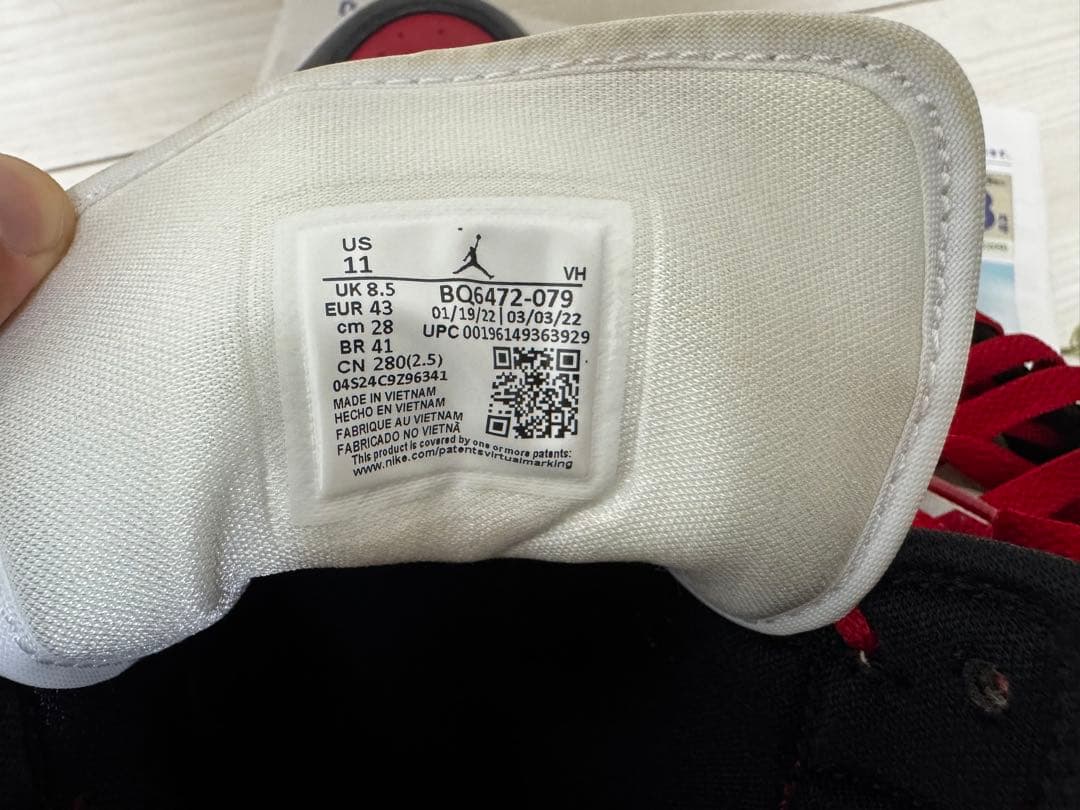 NIKE AIR JORDAN 1 MID エア ジョーダン