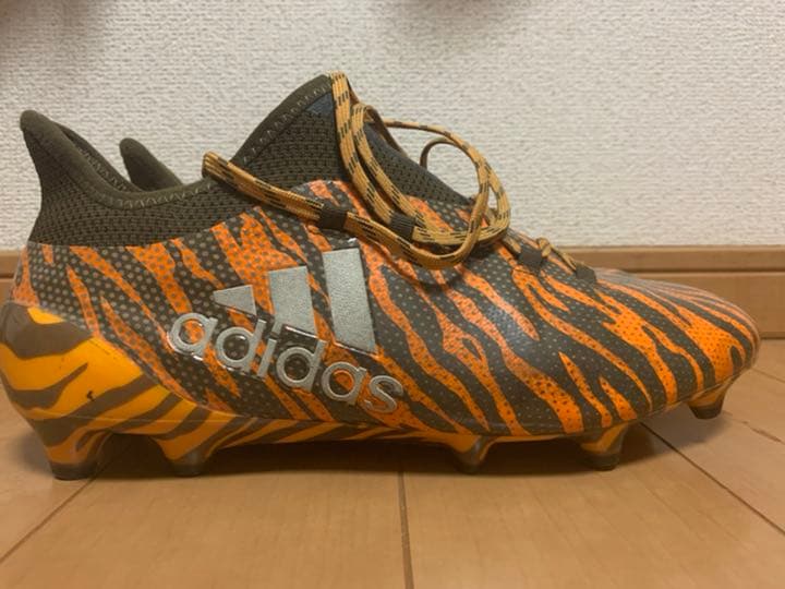上シャツ、下ハーフパンツ、ソックス、スパイク、インナー、ロングスパッツセット売り