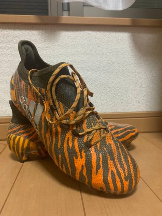 上シャツ、下ハーフパンツ、ソックス、スパイク、インナー、ロングスパッツセット売り