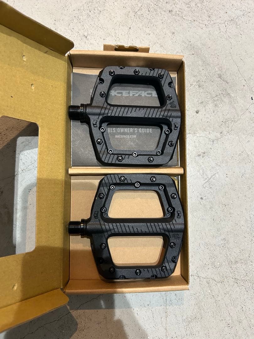 パーツ RACE FACE CHESTER PEDAL Small