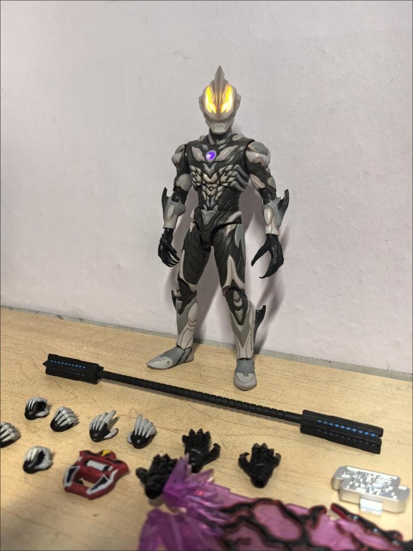 ZDTOYS　ウルトラマンベリアル フィギュア LEDライト付き 新品即購入OK
