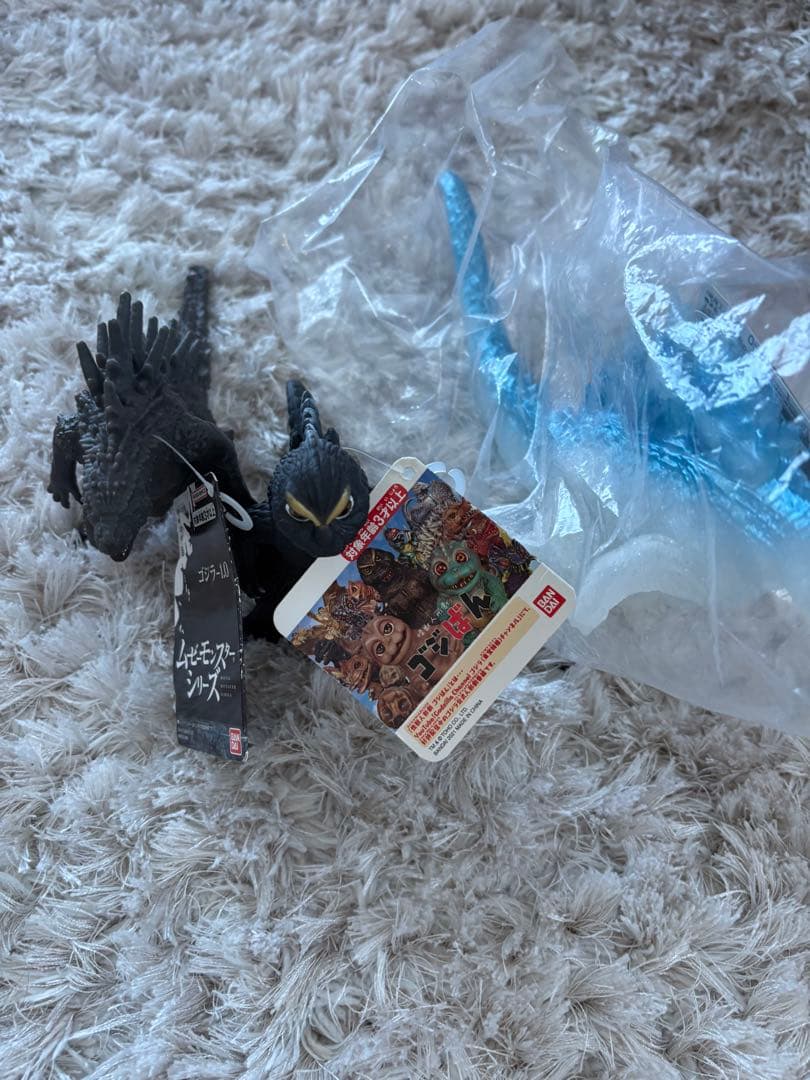 ゴジラ新品3個　➕　中古品