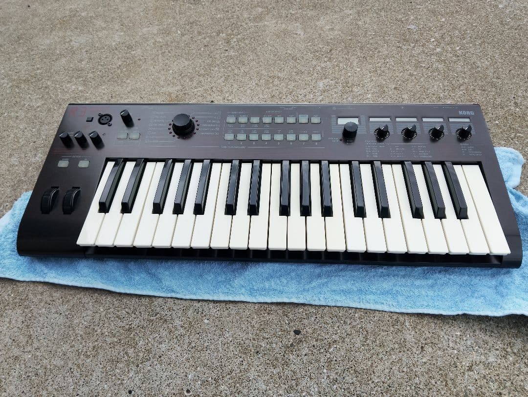 J*k様 コルグ　R3 シンセサイザー　中古