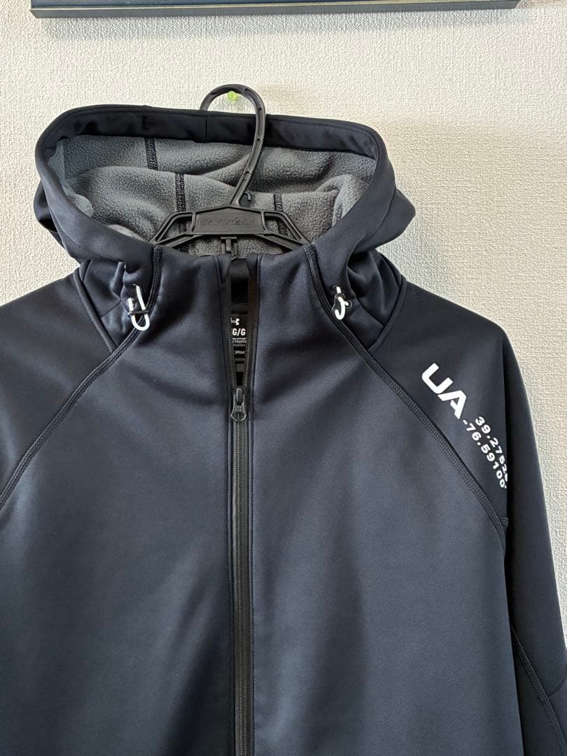 Under Armour フード付きジャケット ブラック