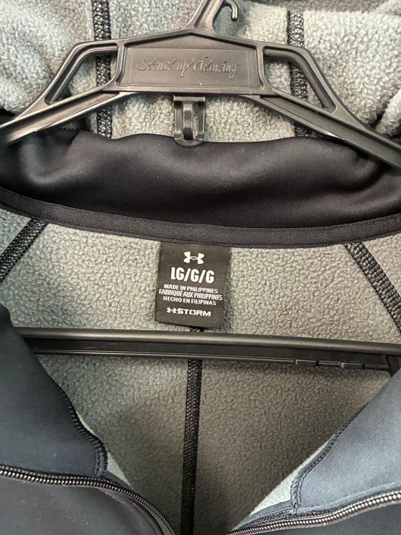 Under Armour フード付きジャケット ブラック
