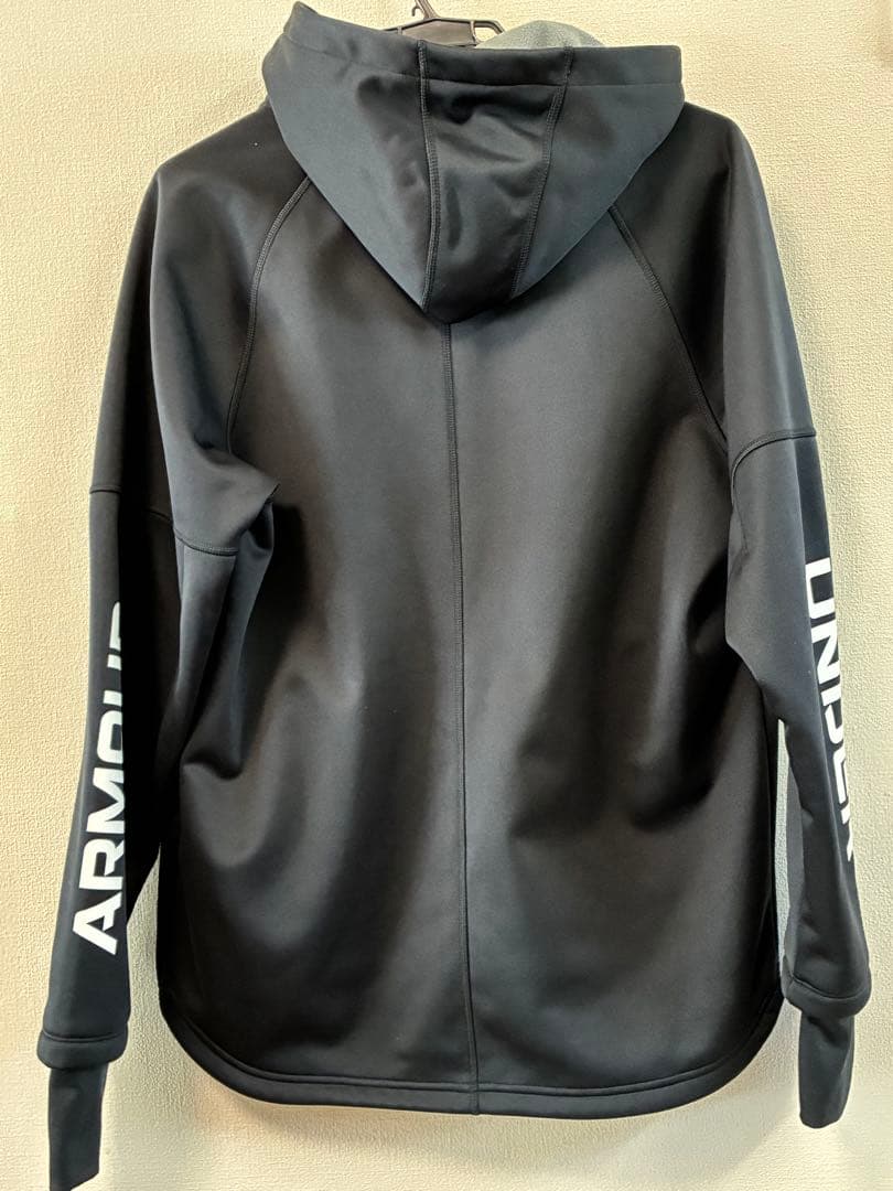 Under Armour フード付きジャケット ブラック