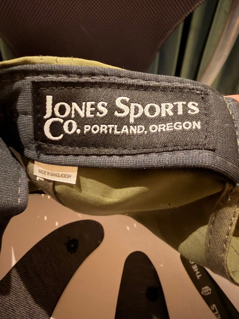 JONES オリーブグリーン スナップバックキャップ