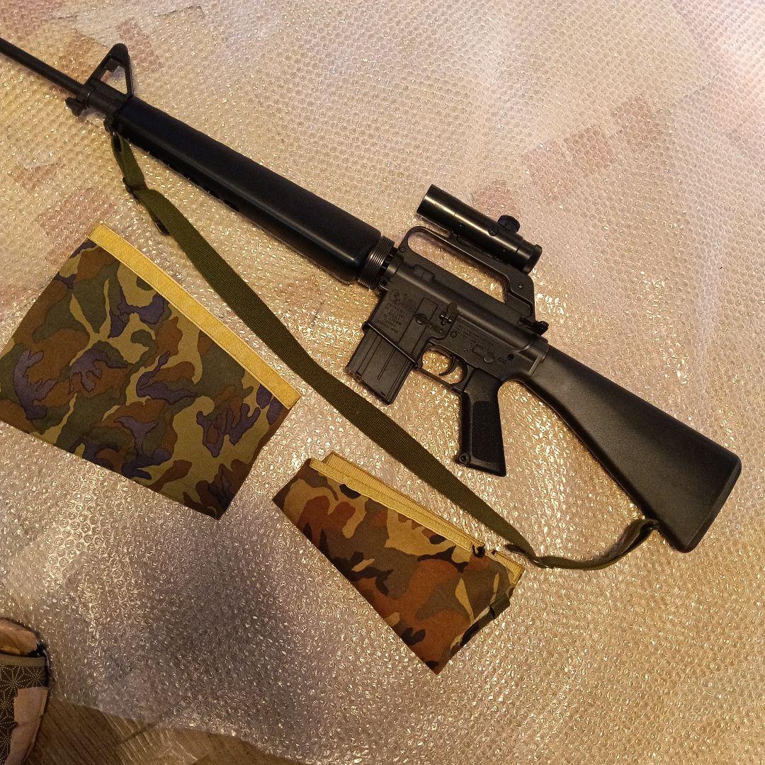 ・M16ーＡ1 (銃口は塞がれています、モデルガン)　・コクサイ製