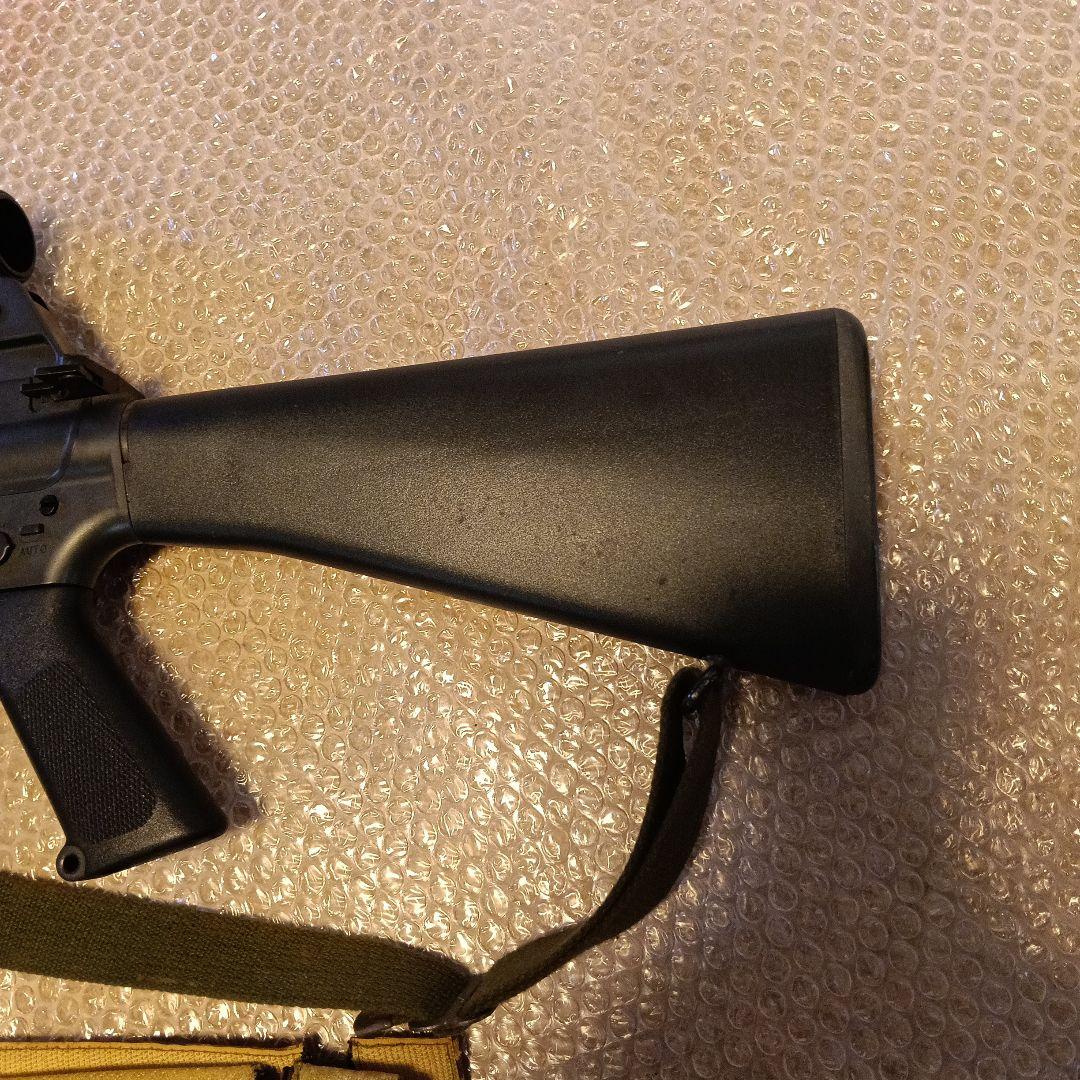 ・M16ーＡ1 (銃口は塞がれています、モデルガン)　・コクサイ製