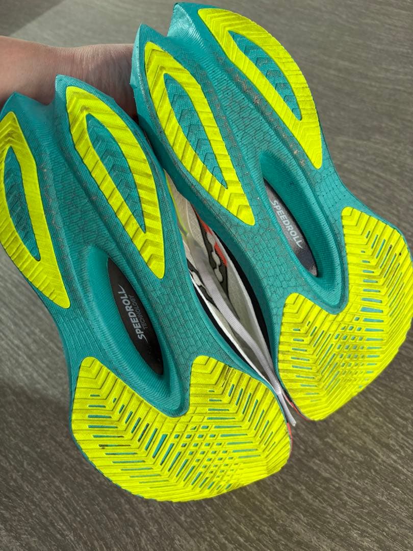 Saucony Endorphin Pro 4 (サイズ25.5cm)