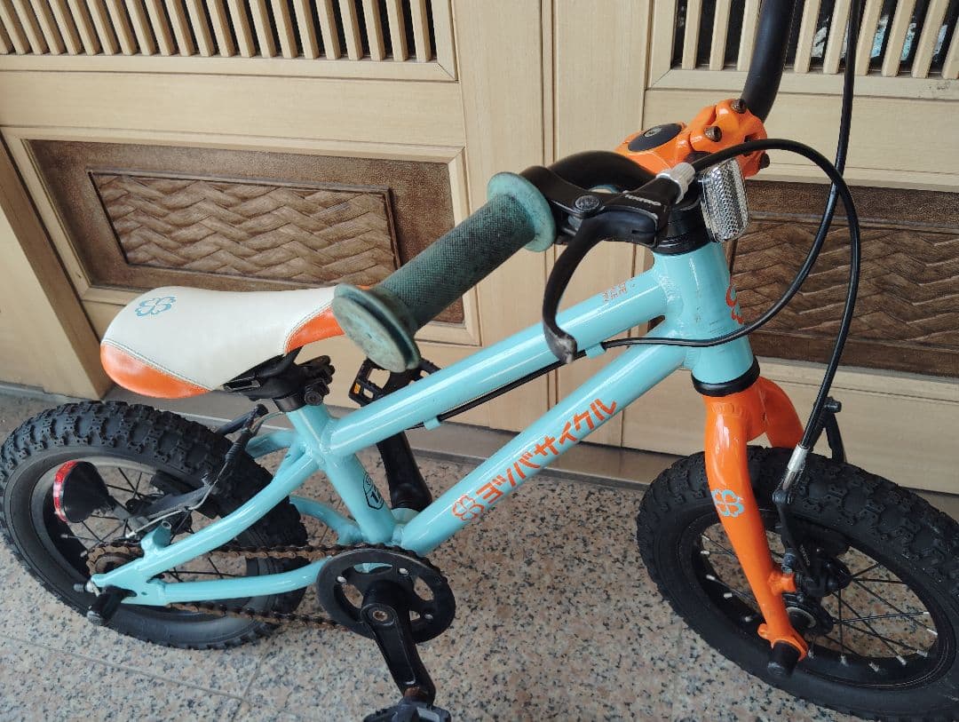 k*7様 【ヨツバサイクル】送料込み 12インチ 幼児用 キッズ自転車 補助輪付