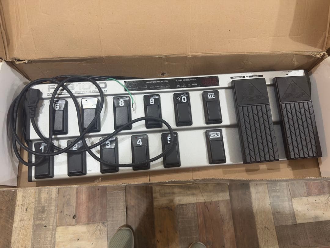 ギター BEHRINGER MIDI FOOT CONTROLLER FCB1010