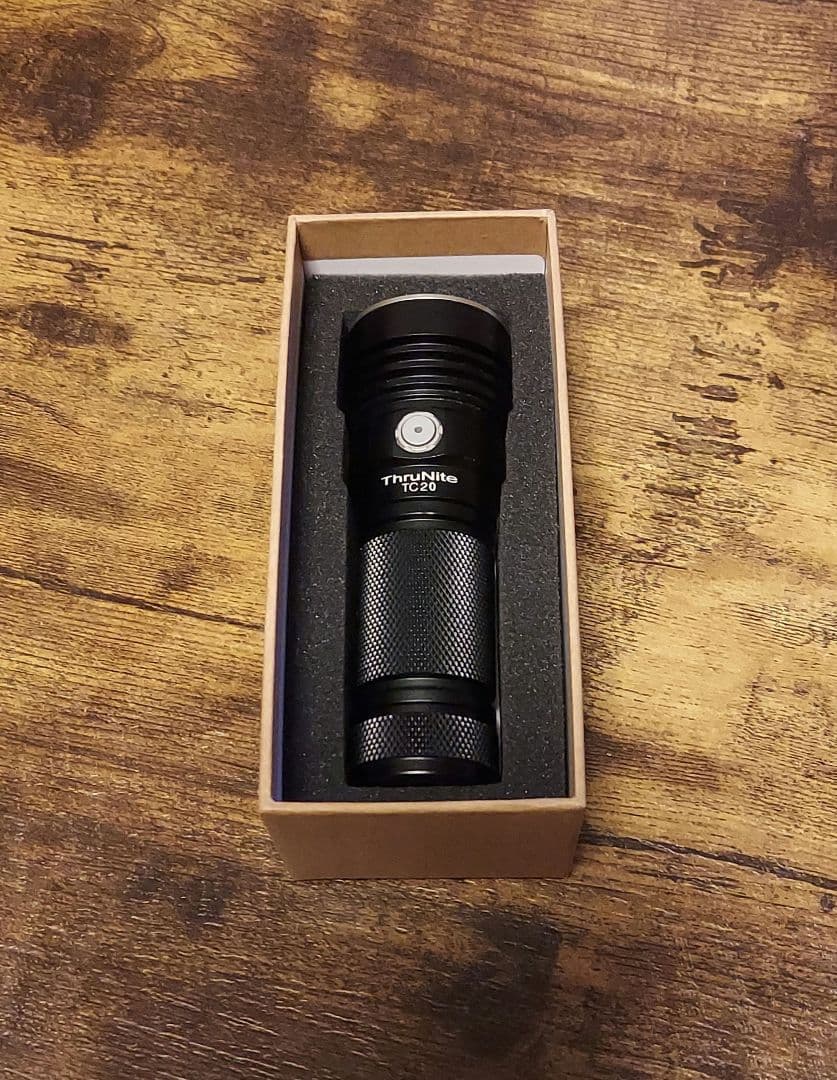 ThruNite TC20 懐中電灯 USB充電　スルーナイト　LEDライト