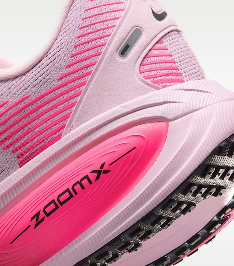 【新品未使用】NIKE ナイキ ボメロ 18 ランニングシューズ ピンク