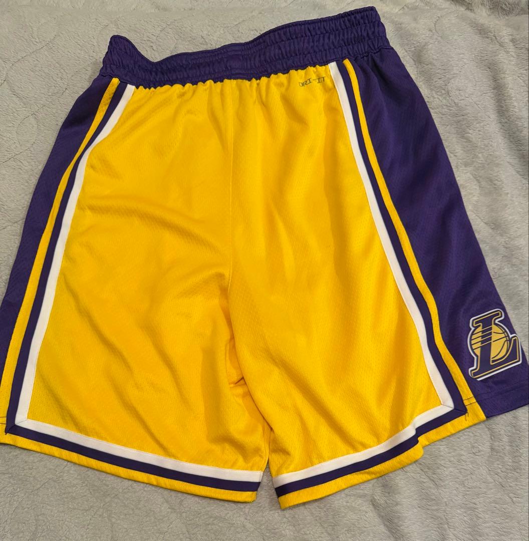Nike ロサンゼルス・レイカーズ　バスケットショーツ