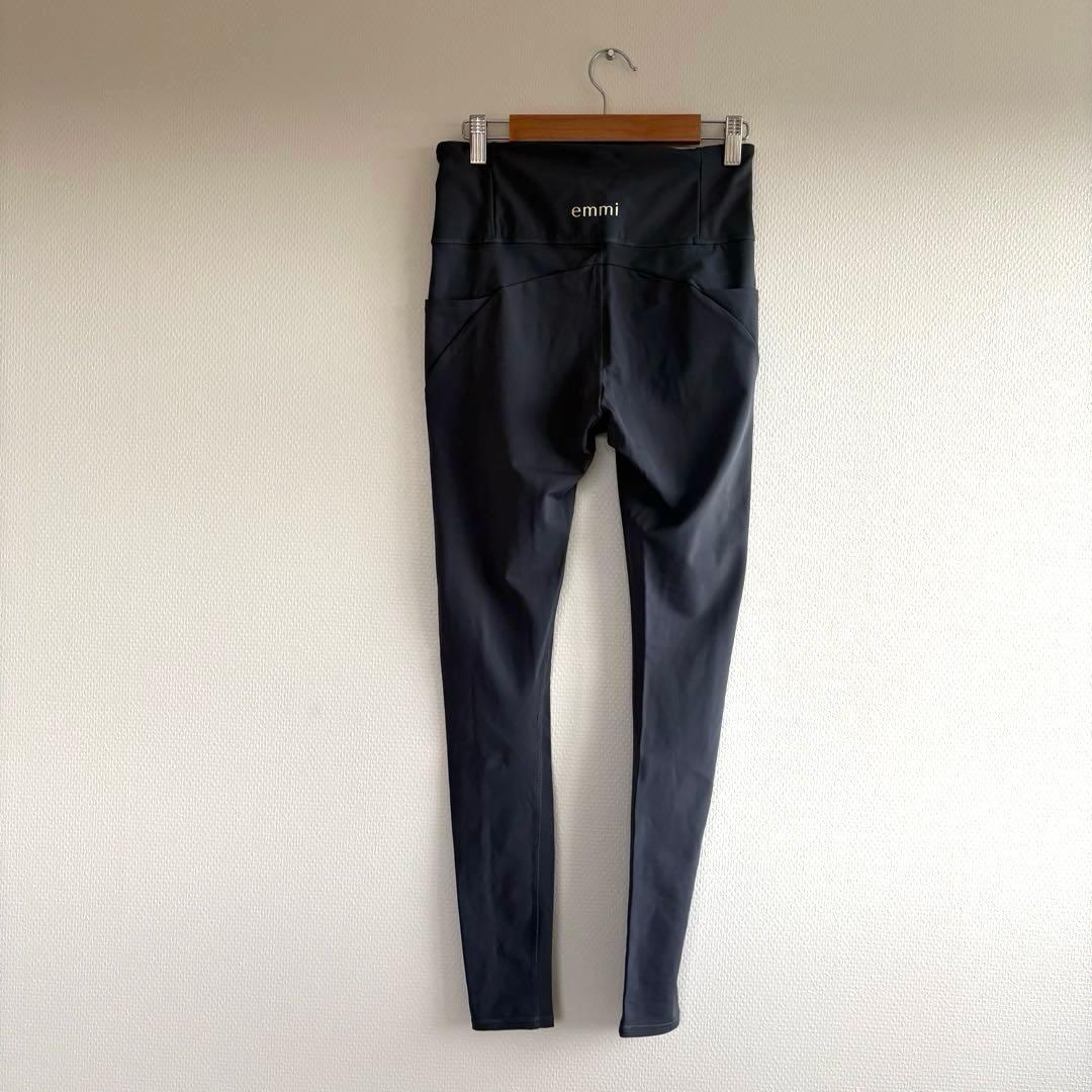 【美品】　emmi ヨガウェア　キャミ　レギンス　上下セット　セットアップ　エミ
