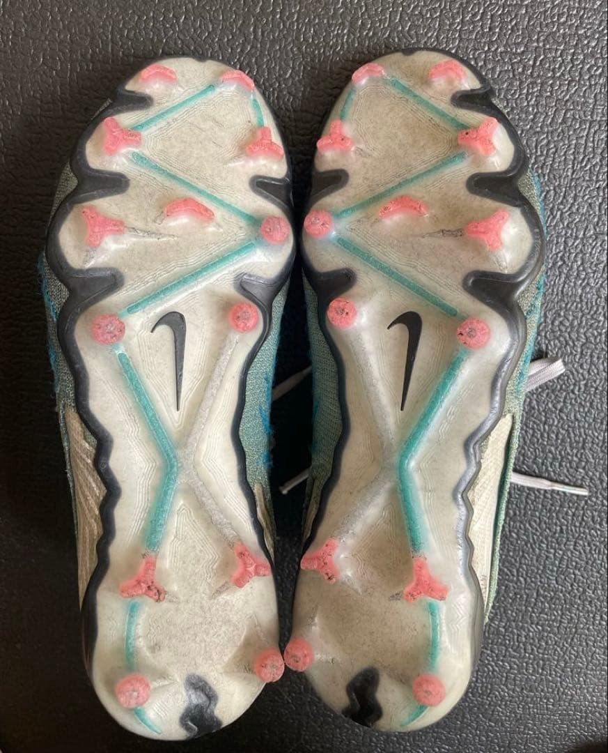 専用 NIKE ファントム GX ELITE FG PRO (天然芝用)