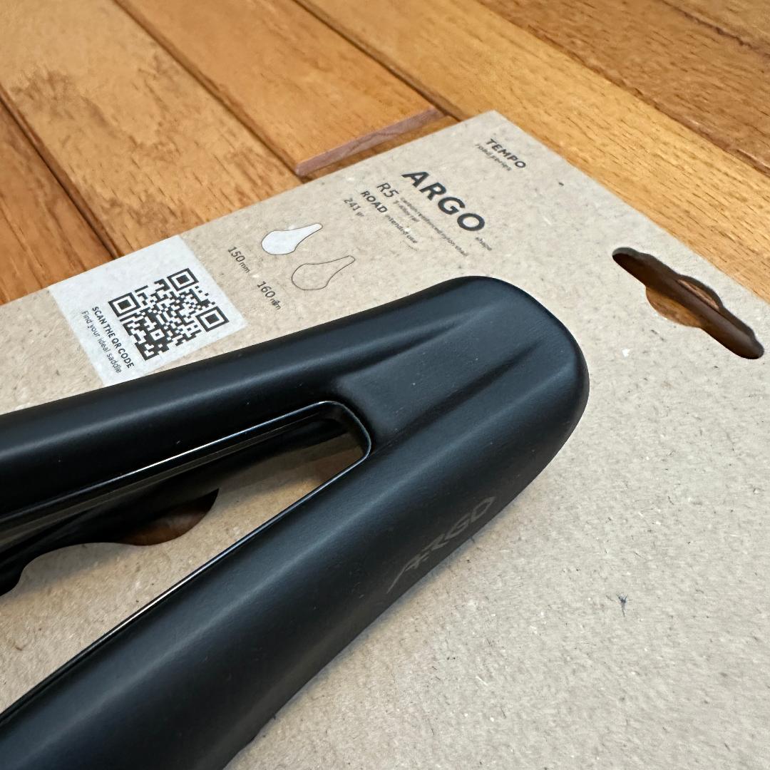 新品未使用 fi'zi:k TEMPO ARGO R5（150mm）ロードサドル