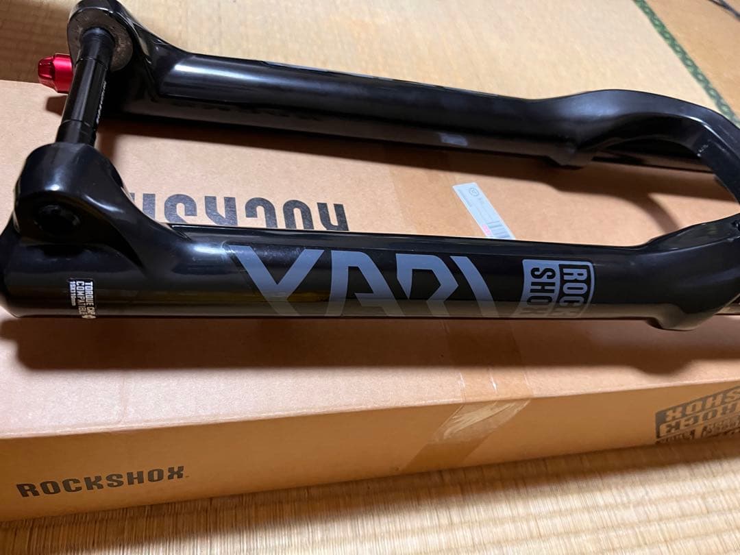 【最終】RockShox YARI 15*110mm 180mm 27.5インチ