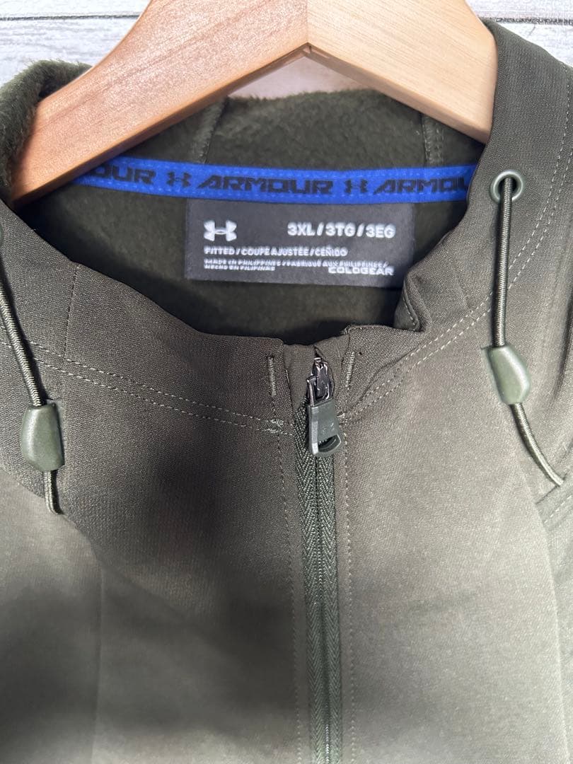 UNDER ARMOUR ストームサイクロン ゴールドギア