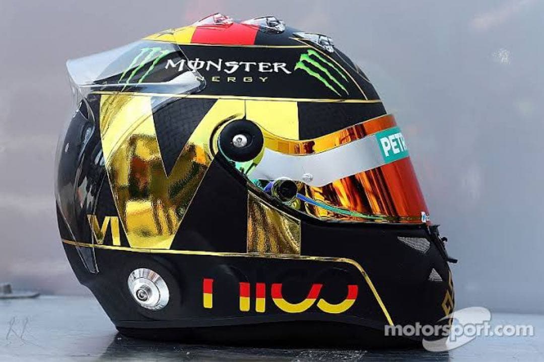 （美品）メルセデスF1 ニコロズベルグ直筆サイン入り1/2ヘルメット