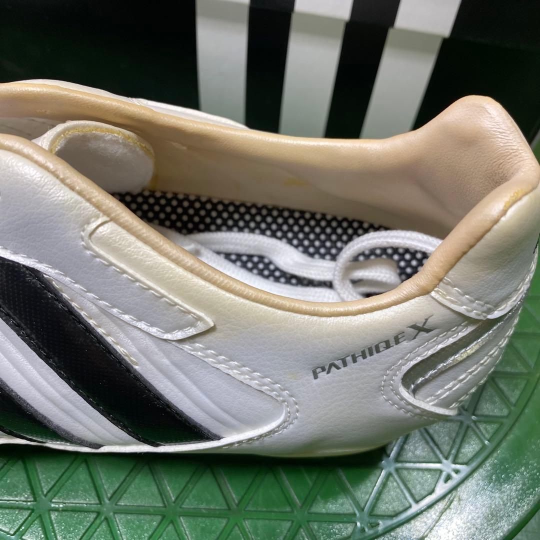 【訳あり】adidas サッカーシューズ ホワイト/ブラック 25.0cm
