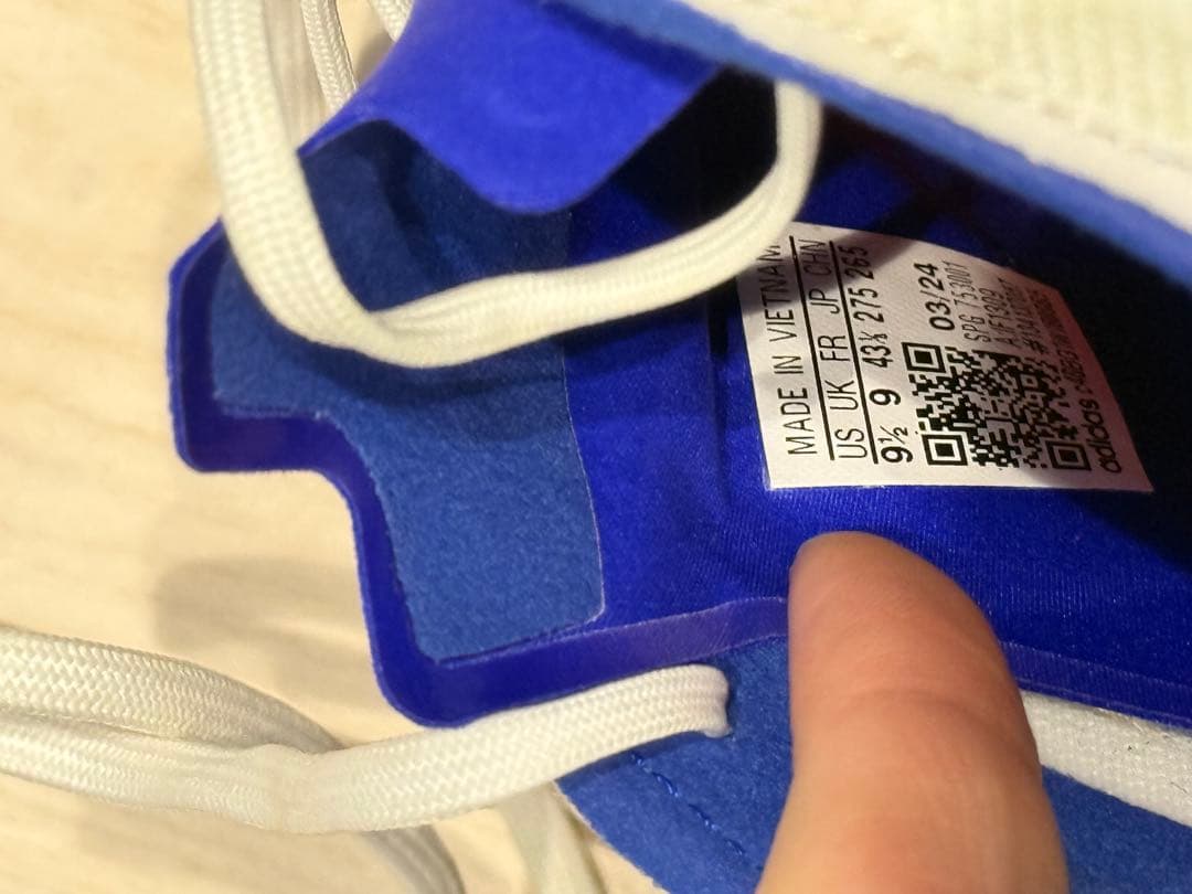 adidas F50 サッカースパイク ホワイト/ブルー/レッド