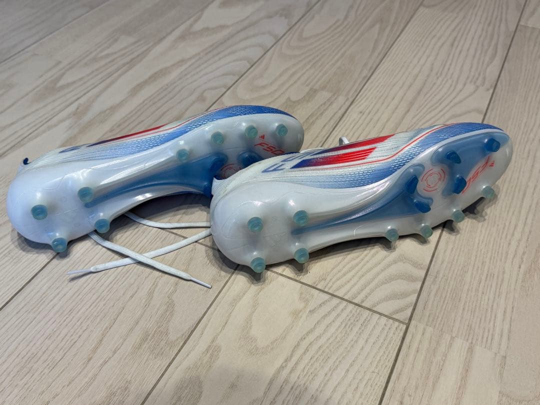 adidas F50 サッカースパイク ホワイト/ブルー/レッド