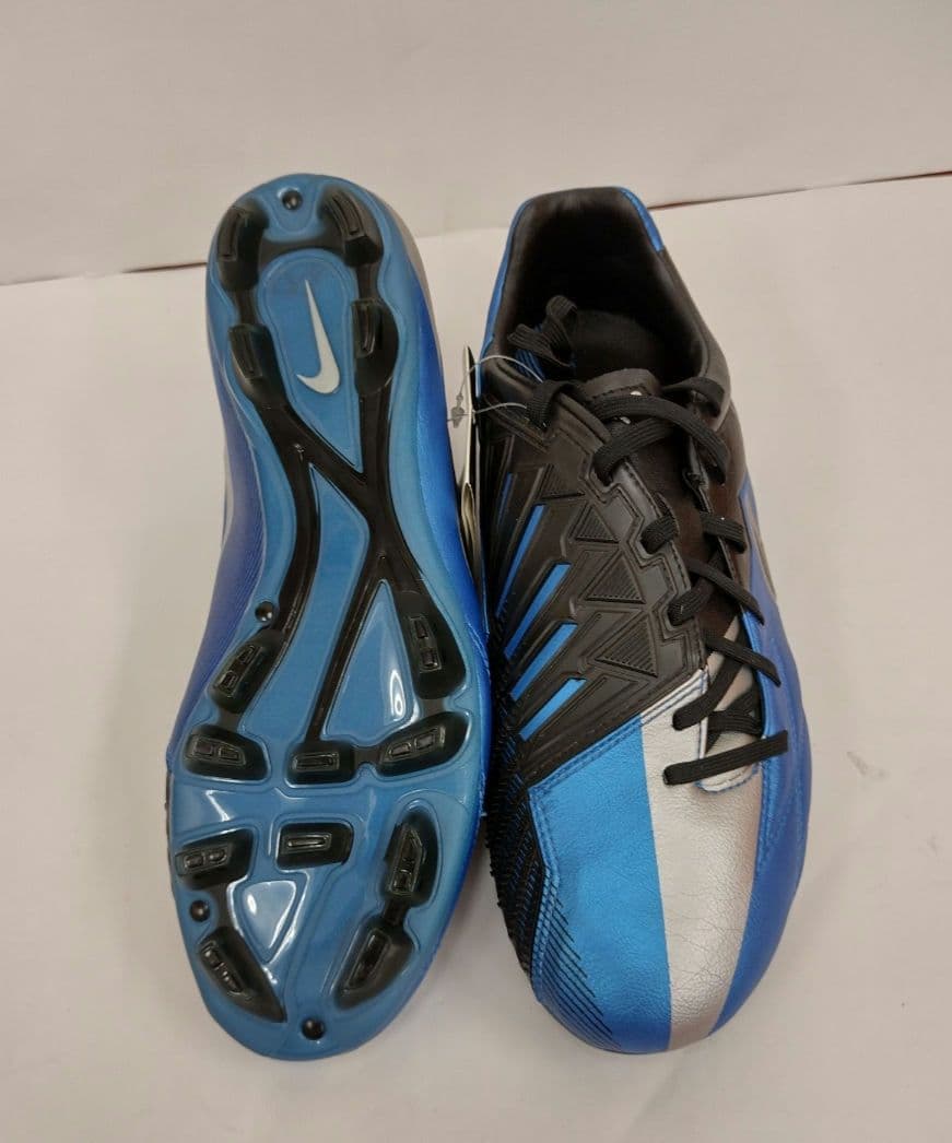 NIKE　サッカーシューズ　25.5cm