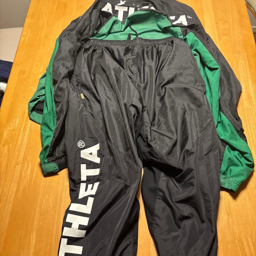 ATHLETA サッカー ピステ・ウィンドブレーカー　Lサイズ