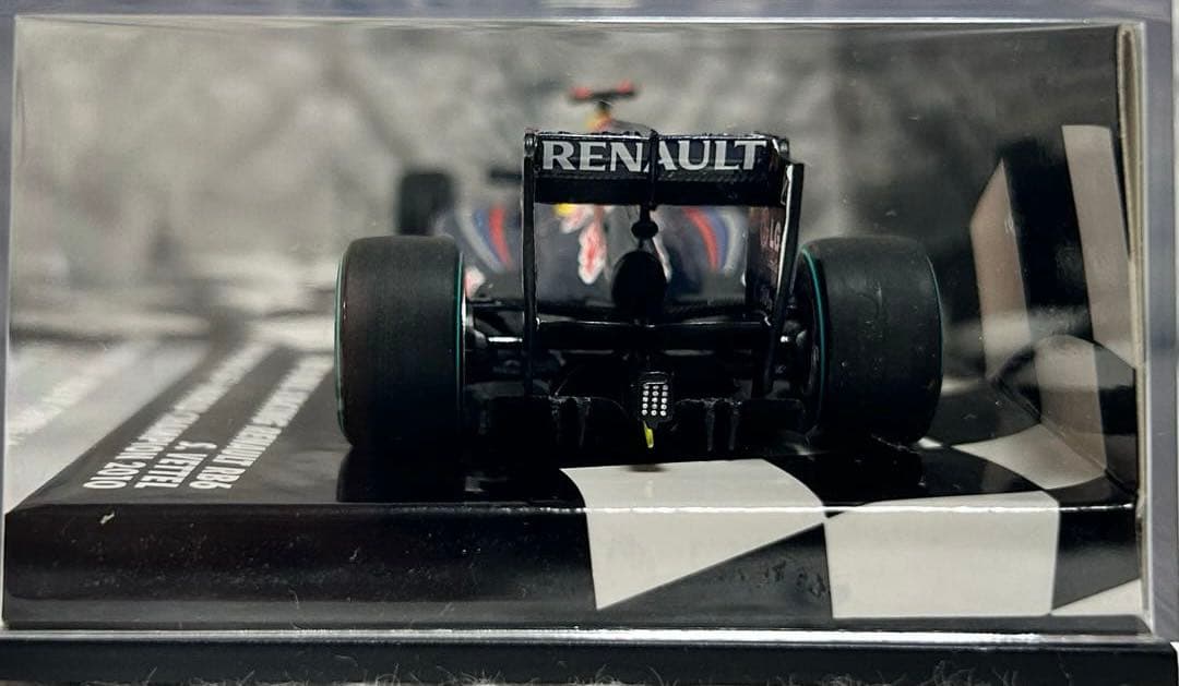 ミニチャンプス　1/43 レッドブル RB6 ベッテル 2010アブダビWC
