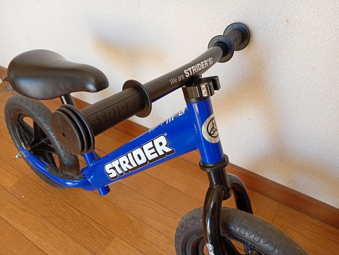 美品　STRIDER バランスバイク 12インチ ブルー
