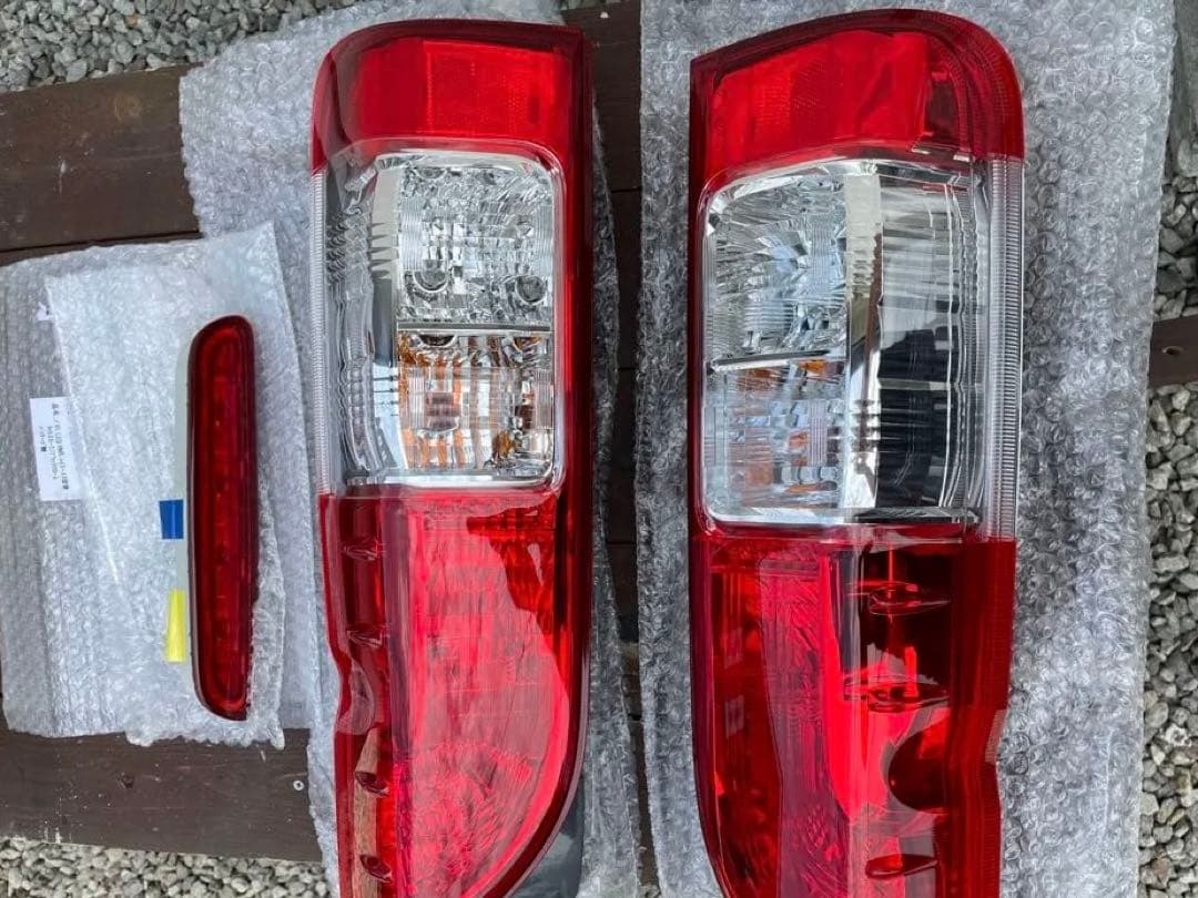 トヨタ　ハイエース　ダークプライム2 純正テールランプ5型